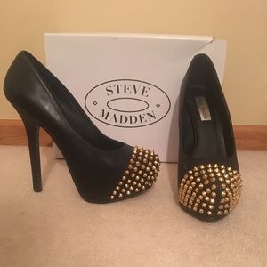 Steve Madden BOLDDD black leather studded heel